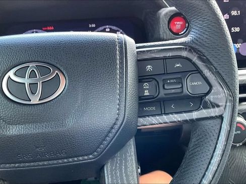 Used 2025 Toyota Tacoma TRD Sport AWD/4WD image 12