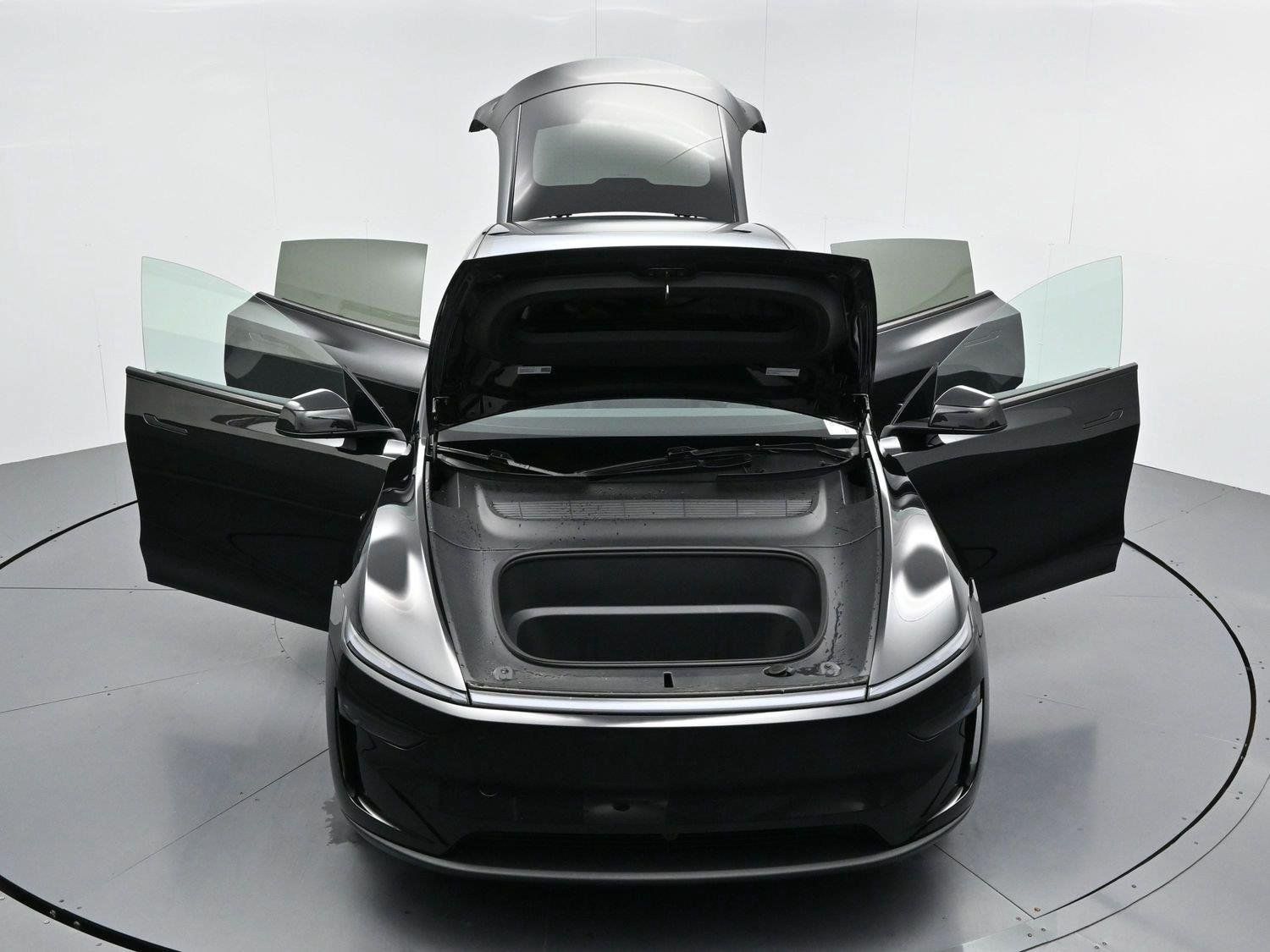 Used 2026 Tesla Model Y 2WD image 37