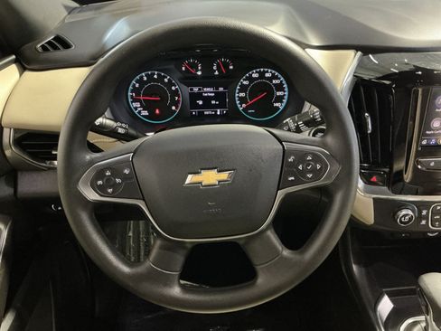 Used 2022 Chevrolet Traverse LS AWD/4WD image 17