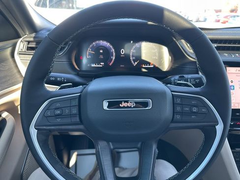 New 2026 Jeep Grand Cherokee Limited w/ Luxury Tech Group II AWD/4WD image 28