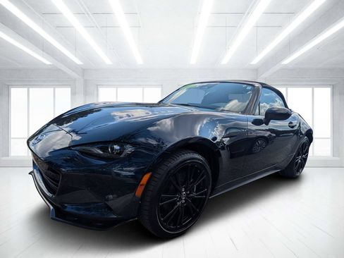 Certified 2025 MAZDA MX-5 Miata Club w/ Interior Package RWD image 5