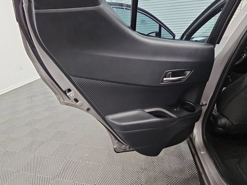 Used 2018 Toyota C-HR XLE FWD image 28