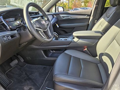 New 2026 Cadillac XT5 Luxury image 7