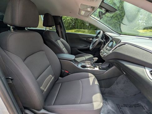 Used 2022 Chevrolet Malibu LS FWD image 2