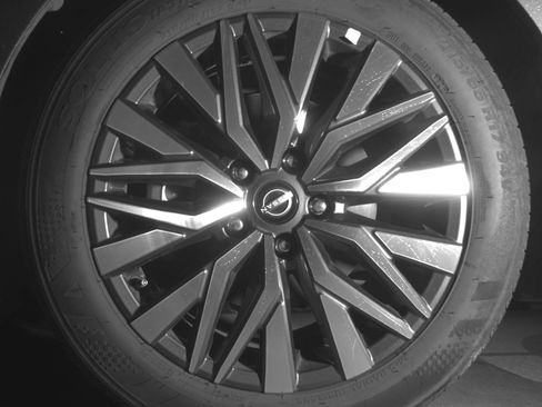 Used 2025 Nissan Altima 2.5 SV FWD image 12