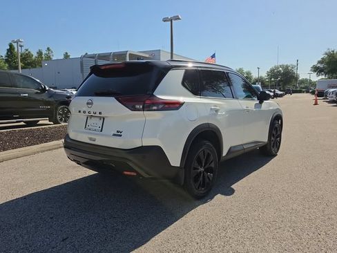 Certified 2023 Nissan Rogue SV w/ SV Premium B Package FWD image 8