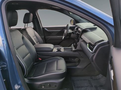 Used 2025 GMC Acadia Denali image 15