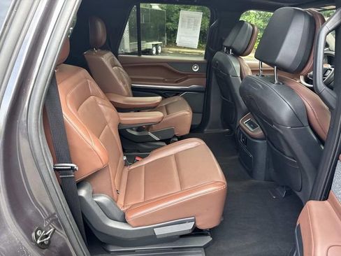 Used 2025 Lincoln Navigator L Reserve AWD/4WD image 11