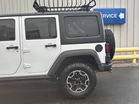 Used 2016 Jeep Wrangler Unlimited Rubicon image 16