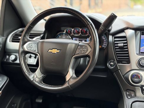 Used 2018 Chevrolet Tahoe Premier AWD/4WD image 32