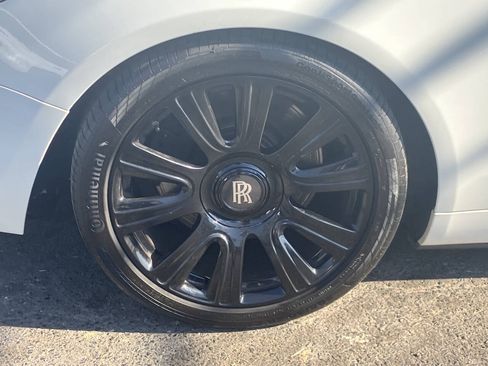 Used 2018 Rolls-Royce Dawn RWD image 16