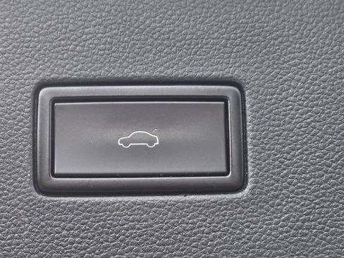 Used 2019 Volkswagen Atlas SEL Premium image 18