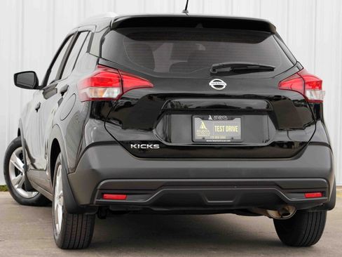 Used 2019 Nissan Kicks S image 5