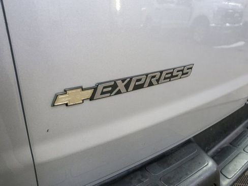 Used 2022 Chevrolet Express 2500 image 9