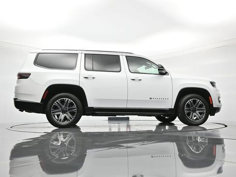 Used 2024 Jeep Wagoneer Series II w/ Flexible Seating Group image 42