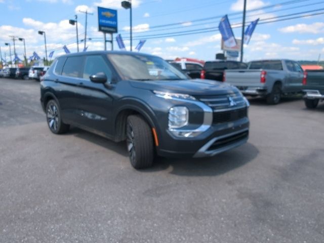 Used 2025 Mitsubishi Outlander SE AWD/4WD image 5