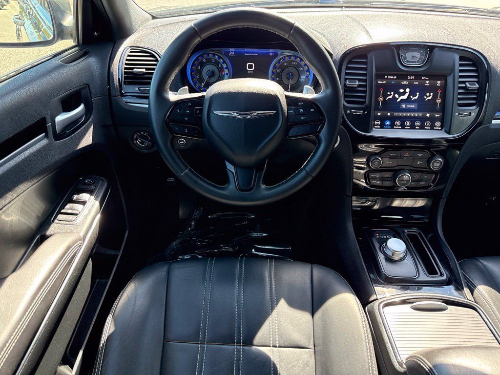 Used 2018 Chrysler 300 S RWD image 18