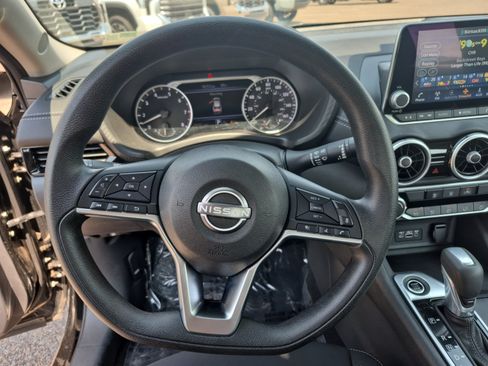 Used 2025 Nissan Sentra SV FWD image 9
