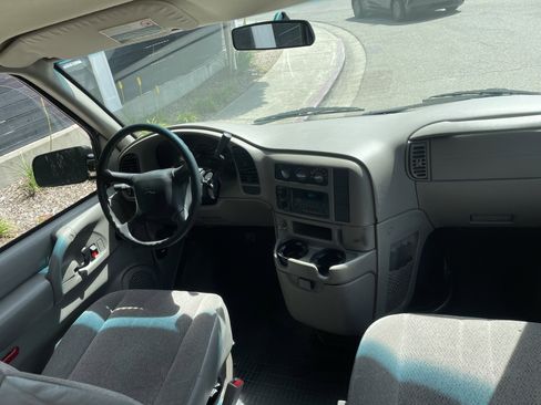 Used 2003 Chevrolet Astro RWD image 9