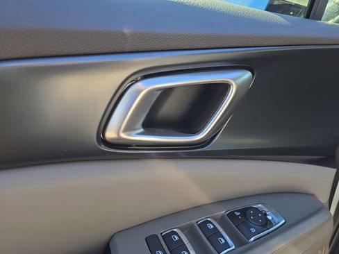 New 2026 Kia Carnival FWD image 18
