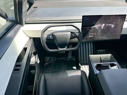 Used 2024 Tesla Cybertruck AWD Crew Cab image 21