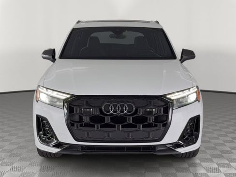 Used 2025 Audi SQ7 Prestige w/ Prestige Package image 6