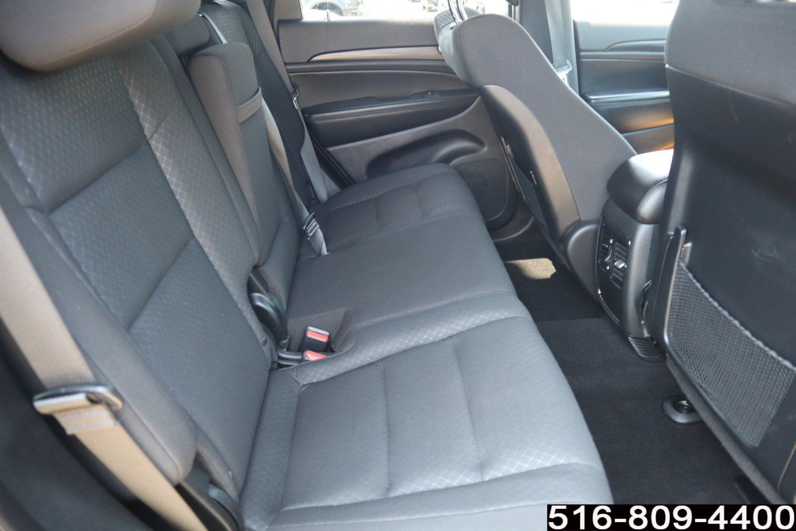 Used 2021 Jeep Grand Cherokee Laredo AWD/4WD image 22