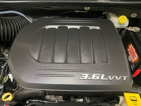 Used 2016 Chrysler Town & Country Touring image 19