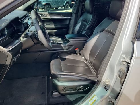 Certified 2024 Jeep Grand Cherokee L Limited w/ Black Appearance Package AWD/4WD image 19