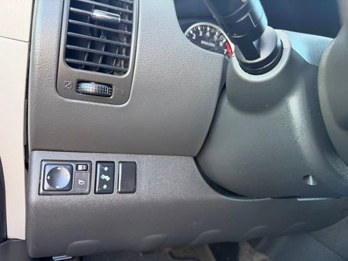 Used 2011 Nissan Pathfinder SV image 30