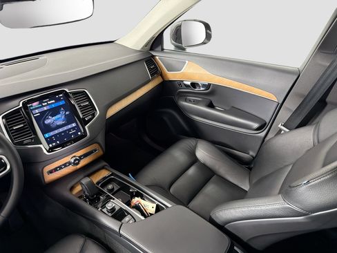 Certified 2023 Volvo XC90 B6 Plus image 24