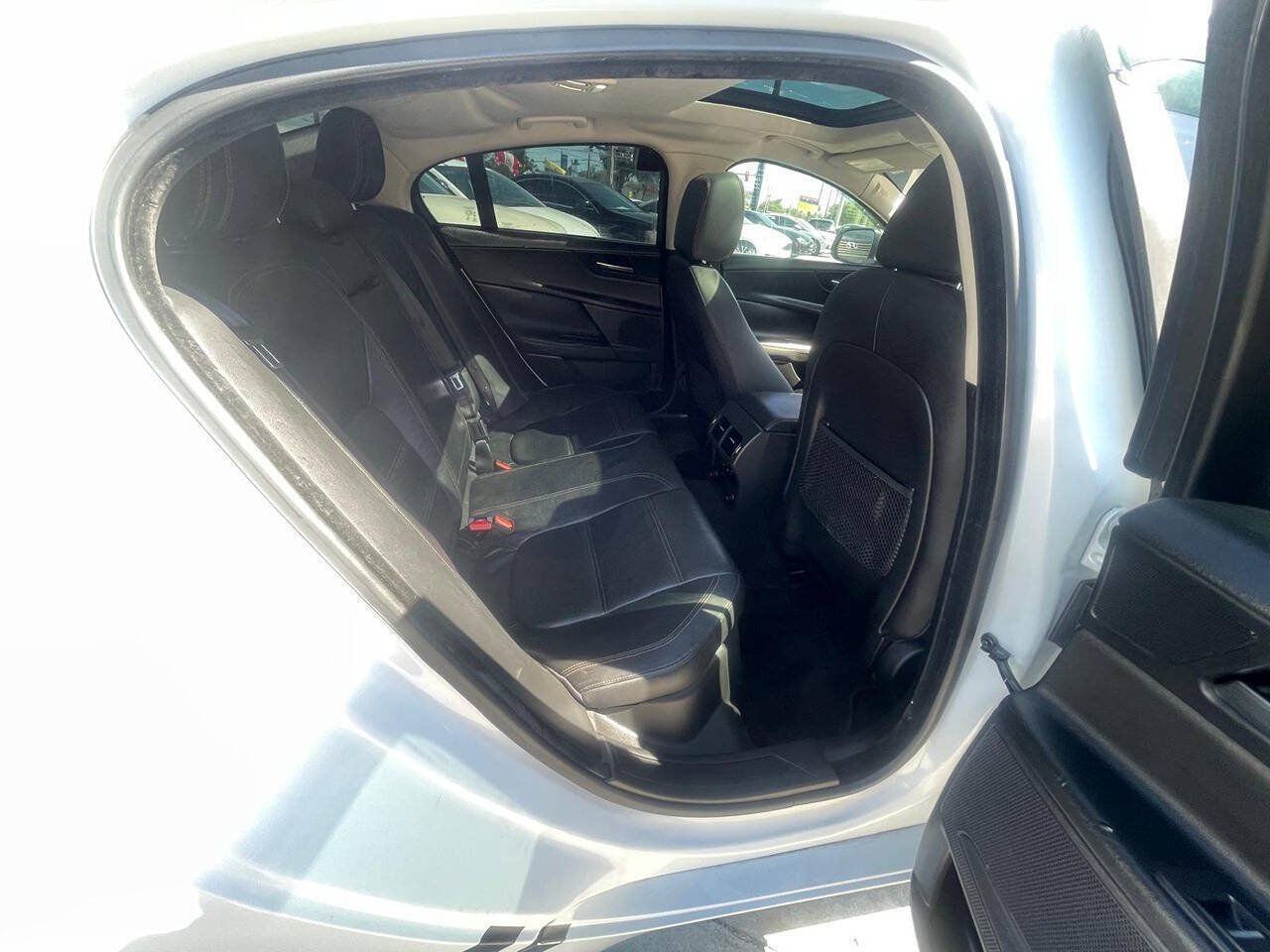 Used 2017 Jaguar XE Prestige RWD image 10