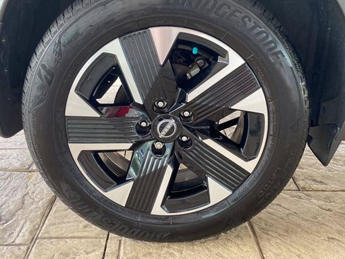Certified 2025 Nissan Kicks SV AWD/4WD image 11