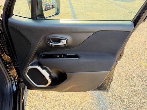 Used 2021 Jeep Renegade Latitude AWD/4WD image 44