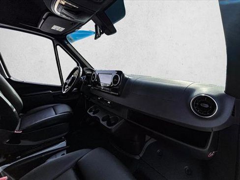 Used 2025 Mercedes-Benz Sprinter 2500 image 22