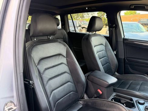 Used 2019 Volkswagen Tiguan SEL Premium R-Line AWD/4WD image 36