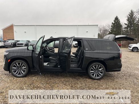 Used 2022 Cadillac Escalade ESV Sport w/ Touring Package image 55