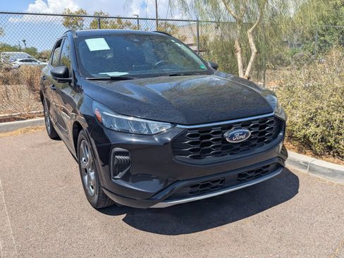 Used 2023 Ford Escape ST-Line FWD image 2