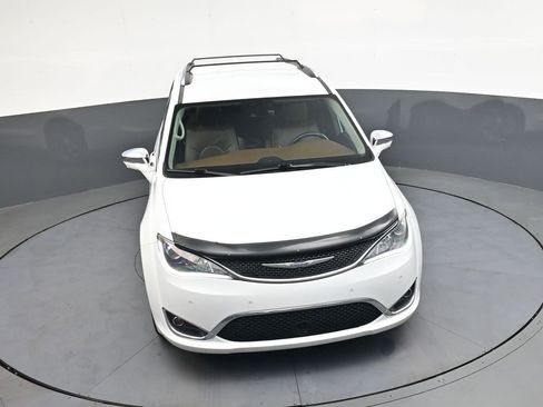 Used 2017 Chrysler Pacifica Limited FWD image 39