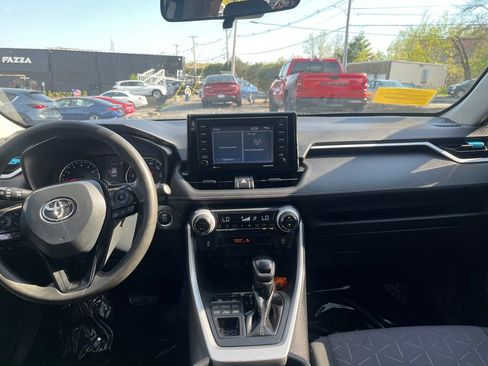 Used 2020 Toyota RAV4 XLE w/ Carpet Mat Package AWD/4WD image 18