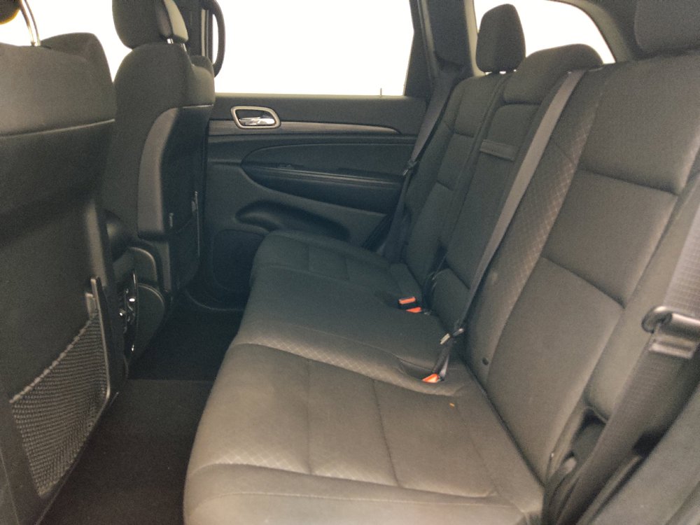 Used 2019 Jeep Grand Cherokee Laredo w/ 18" Wheel & 8.4" Radio Group AWD/4WD image 18