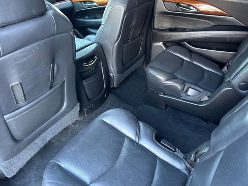 Used 2018 Cadillac Escalade ESV Premium Luxury image 15