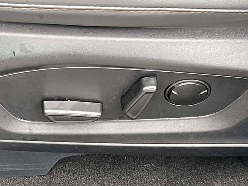 Used 2025 Ford Explorer Active w/ Active Comfort Package RWD image 14