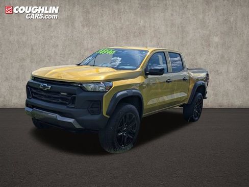 Used 2023 Chevrolet Colorado Trail Boss w/ Technology Package AWD/4WD image 3
