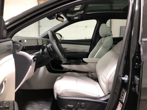 New 2025 Hyundai Tucson Limited image 18