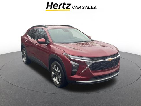 Used 2025 Chevrolet Trax LT w/ LT Convenience Package image 1