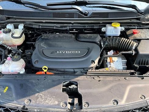 Used 2022 Chrysler Pacifica Touring-L FWD image 10