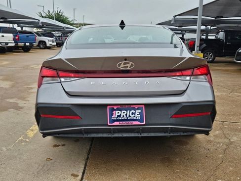 Used 2024 Hyundai Elantra SEL image 6