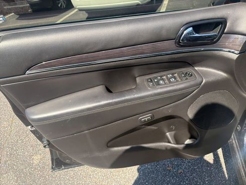 Used 2021 Jeep Grand Cherokee Overland image 14