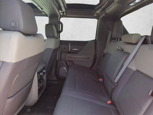 Used 2025 GMC Hummer EV 2X w/ LPO, Illumination Package AWD/4WD image 17